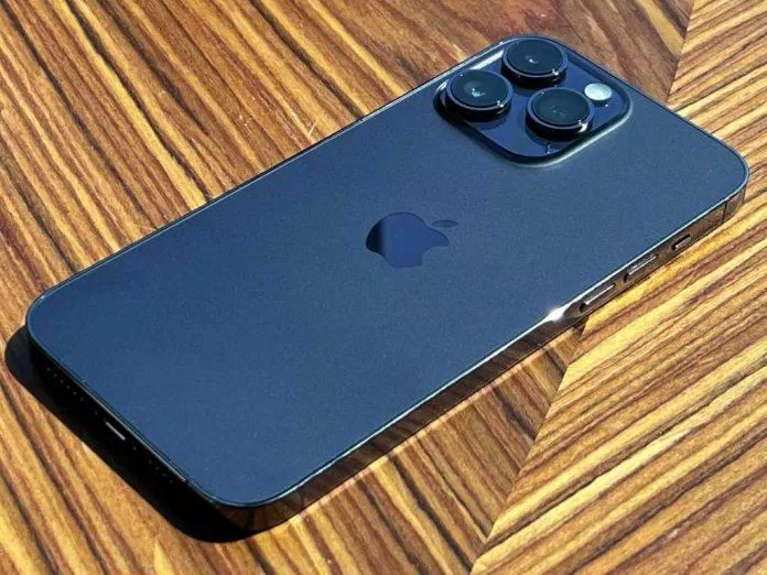 iPhone 14 Pro Max có giá rẻ hơn một chút (Ảnh: Internet)