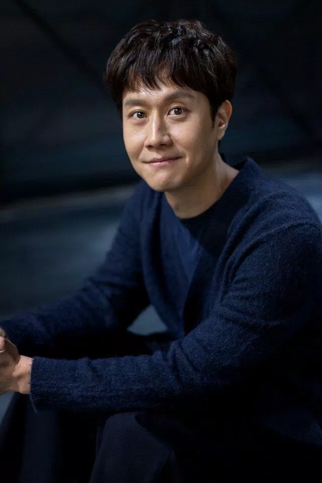 Nam diễn viên Jung Woo vào vai vị Huấn luyện viên Jegal Gil (Ảnh: Internet)