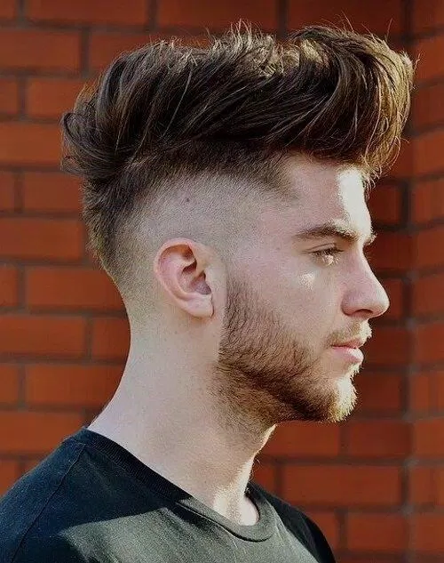 Kiểu tóc mohican mái dài. (Ảnh: Internet) Kiểu tóc mohican mái dài. (Ảnh: Internet)