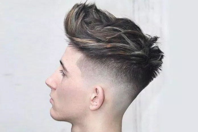 Kiểu tóc mohican mái dài. (Ảnh: Internet) Kiểu tóc mohican mái dài. (Ảnh: Internet)