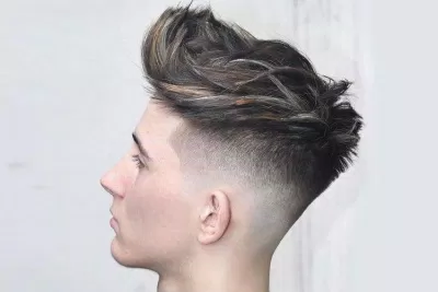 Kiểu tóc mohican mái dài. (Ảnh: Internet) Kiểu tóc mohican mái dài. (Ảnh: Internet)
