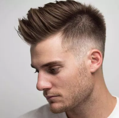 Kiểu tóc mohican mái dài. (Ảnh: Internet)