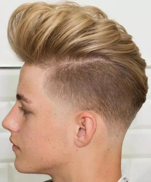 Kiểu tóc Mohican Pompadour. (A