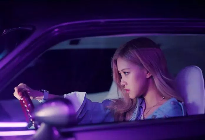 MV "Kill This Love" bị cấm vì có cảnh Rosé vi phạm luật giao thông (Ảnh: Internet)
