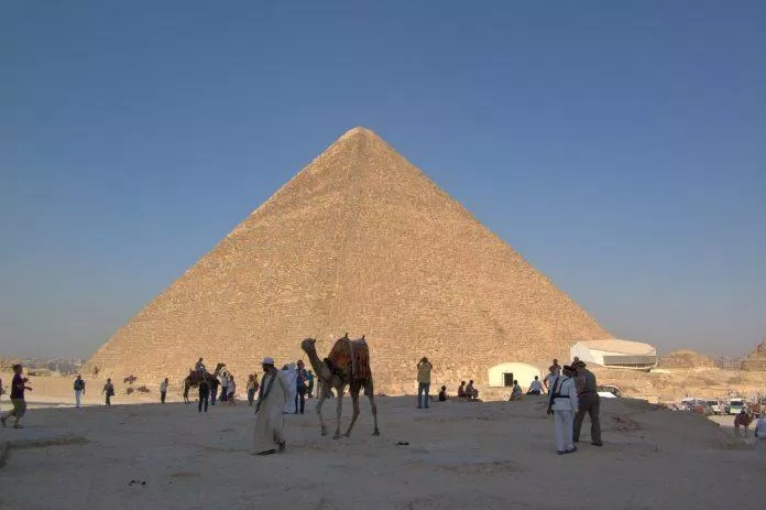 Kim tự tháp Giza khổng lồ (Nguồn: Internet)