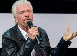 Richard Branson với tư cách là một doanh nhân và nhà đầu tư trên sân khấu Digital X Nguồn: Flickr
