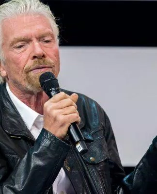 Richard Branson với tư cách là một doanh nhân và nhà đầu tư trên sân khấu Digital X Nguồn: Flickr