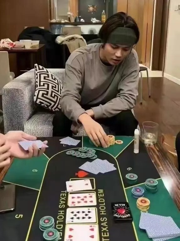 Fans bóc phốt Lâm Ngạn Tuấn thích cờ bạc, thua rất nhiều tiền. (Ảnh: Internet)
