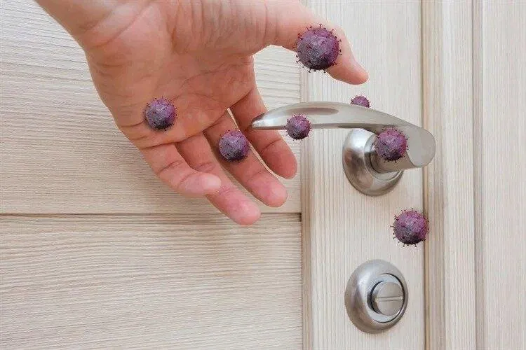 Virus được nghi ngờ là có thể lây qua các bề mặt tiếp xúc (Ảnh: Internet) Virus được nghi ngờ là có thể lây qua các bề mặt tiếp xúc (Ảnh: Internet)