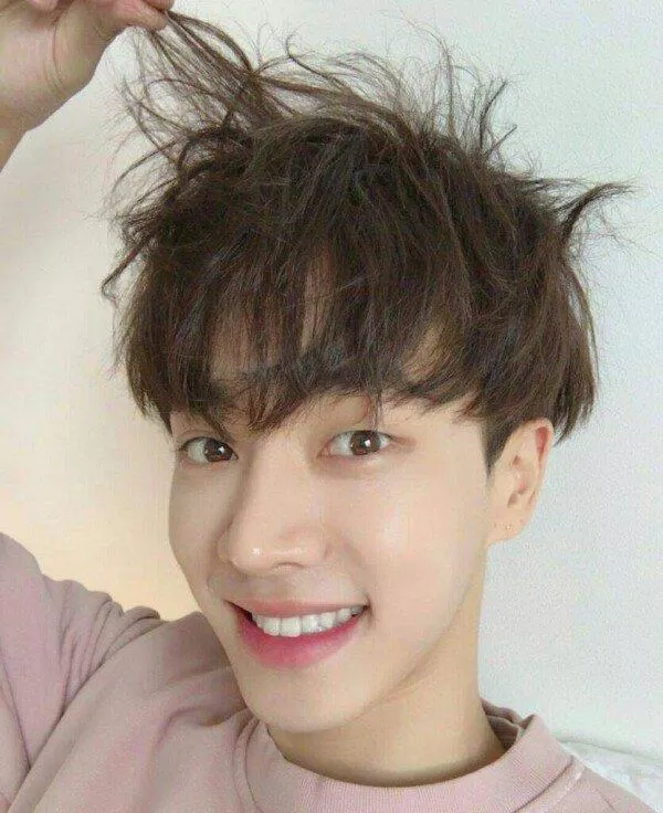 6 thần tượng Kpop mang đến sức hút “có một không hai” nhờ đôi mắt không đều nhau - Kiến thức mới 2024 6 Lee Gikwang HIGHLIGHT (Ảnh: Internet)