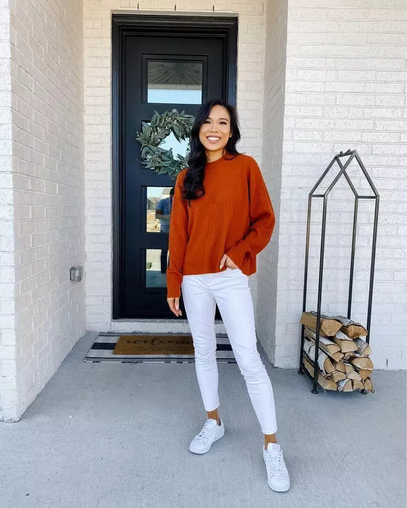 Trang phục thường ngày mang đến sự tiện lợi, thoải mái nhưng không đủ trang trọng để mặc khi dự tiệc cưới