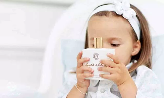 Top 10 nước hoa em bé an toàn nhất cho làn da nhạy cảm của bé - Kiến thức mới 2024 6 Không phải sản phẩm nào cũng có thể phù hợp với trẻ dưới 1 tuổi nhé (Ảnh: internet)