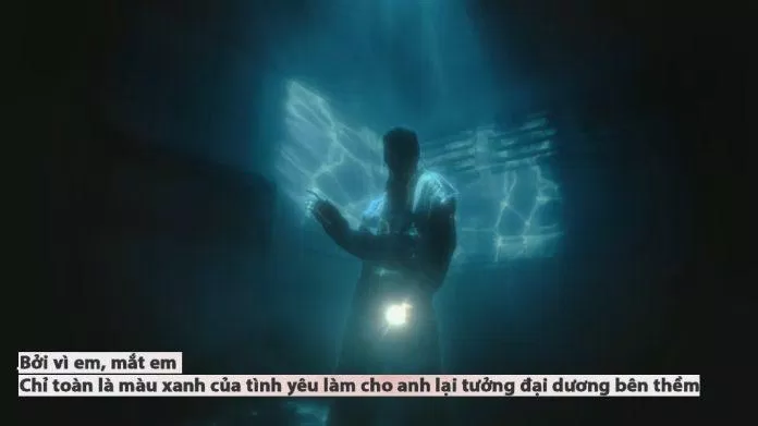 Chàng rapper dường như đã quá đắm chìm vào đôi mắt của người mình yêu (Ảnh: Internet)