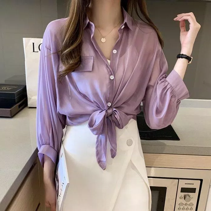 Xem sơ mi như áo khoác ngoài khiến cho trang phục trở nên năng động (ảnh: Internet)