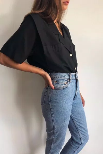 Áo sơ mi cổ chữ V hiện đại (ảnh: Internet)