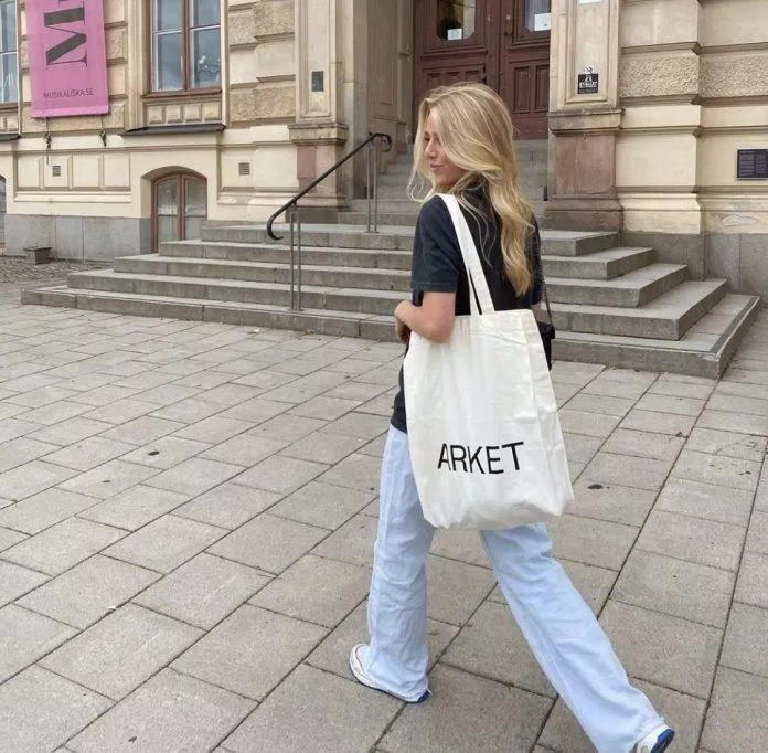 Tote bag có thể phối với nhiều trang phục (ảnh: Internet)
