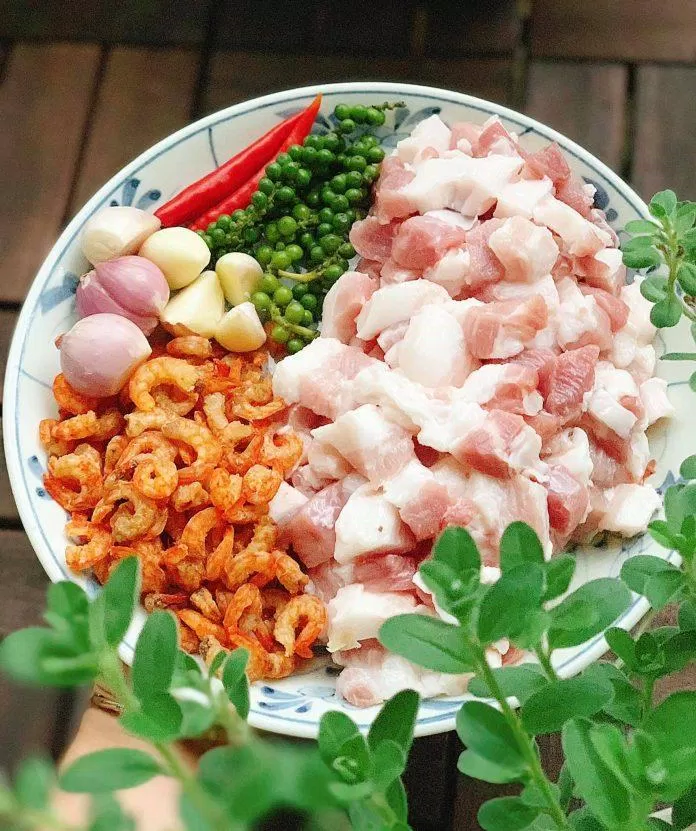 Nguyên liệu làm món kho quẹt.