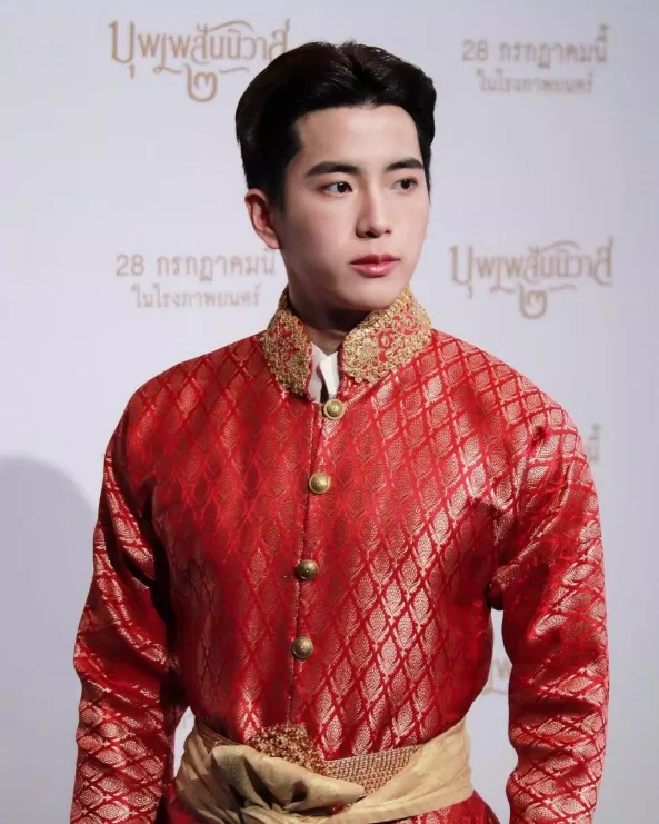 Chanon Santinatornkul - hoàng tử trong Ngược Dòng Thời Gian Để Yêu Anh đã tìm được Mai-đẹt-ti-ni của mình? - Kiến thức mới 2024 4 chàng hoàng tử điển trai trong phim (ảnh:Internet)