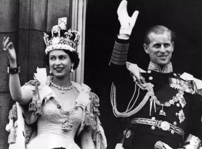 10 sự thật về triều đại của Nữ hoàng Elizabeth II sẽ được ghi nhớ mãi mãi! - Kiến thức mới 2024 2 Nữ hoàng Elizabeth II trong lễ đăng quang (Ảnh: Internet)