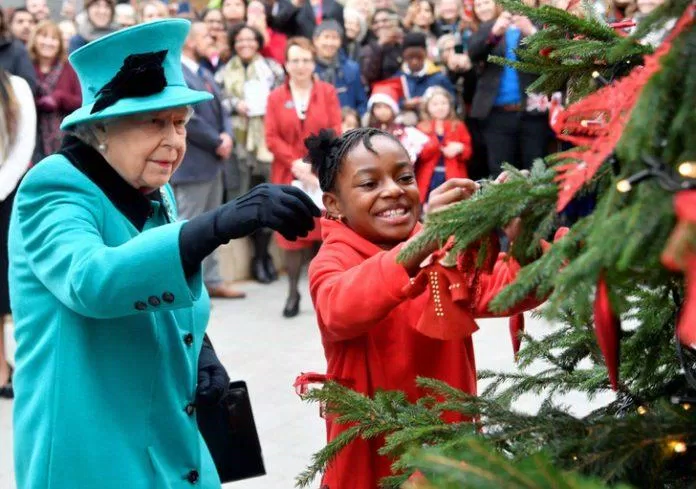 10 sự thật về triều đại của Nữ hoàng Elizabeth II sẽ được ghi nhớ mãi mãi! - Kiến thức mới 2024 16 Nữ hoàng đóng góp rất nhiều cho sự nghiệp từ thiện (Ảnh: Internet)