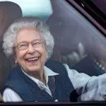 Nữ hoàng là một tay lái đáng gờm (Ảnh: Internet)