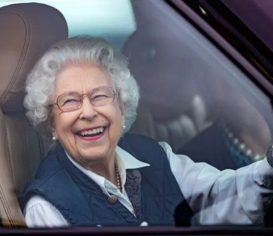 Nữ hoàng là một tay lái đáng gờm (Ảnh: Internet)