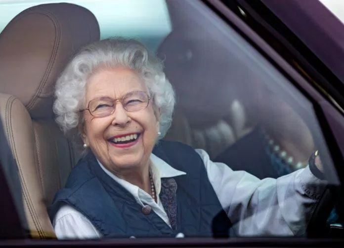 10 sự thật về triều đại của Nữ hoàng Elizabeth II sẽ được ghi nhớ mãi mãi! - Kiến thức mới 2024 4 Nữ hoàng là một tay lái đáng gờm (Ảnh: Internet)