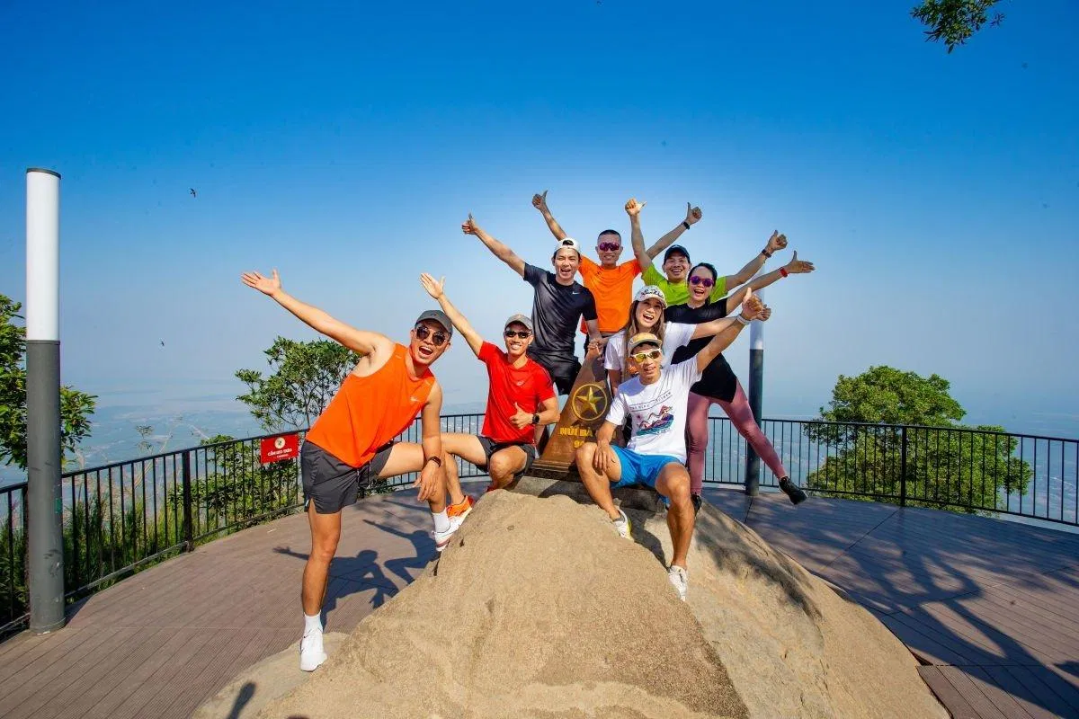 Checkin cột mốc núi Bà Đen (Nguồn: Internet)