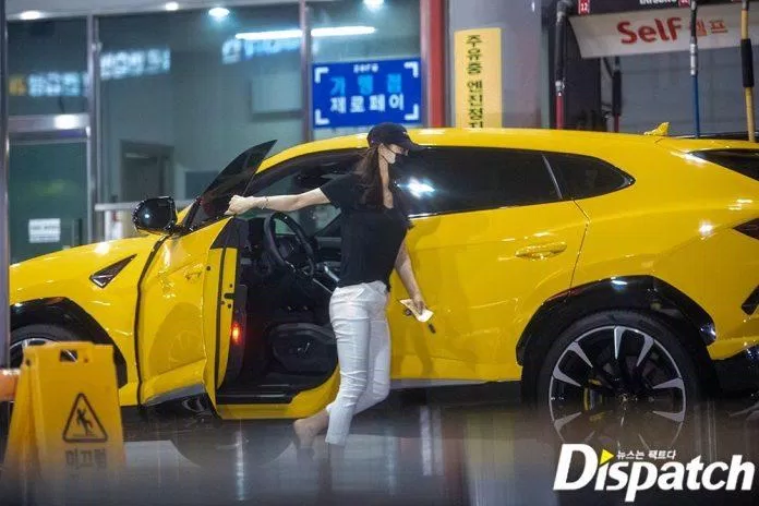 Chiếc xe Lamborghini Urus của Park Min Young lái do bạn trai tặng (Ảnh: Internet)