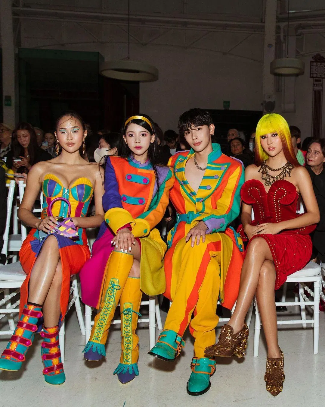 Hàng ghế front row quyền lực của show Moschino tại Milan Fashion Week 2022 (Nguồn: Instagram)