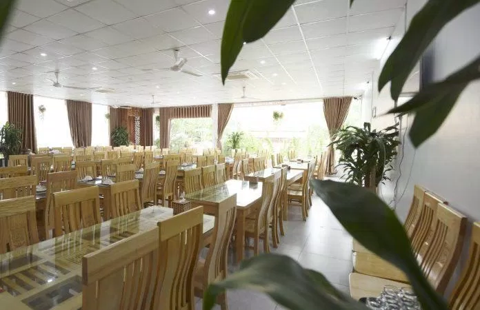 Không gian rộng rãi, sạch sẽ của nhà hàng -Ảnh: internet
