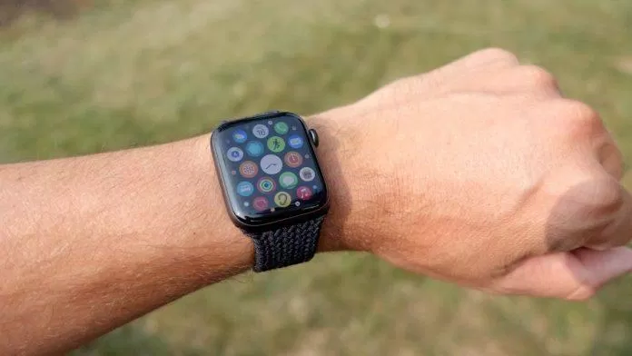 Đồng hồ thông minh Apple Watch có nhiều tính năng theo dõi sức khỏe người dùng (Ảnh: Internet)