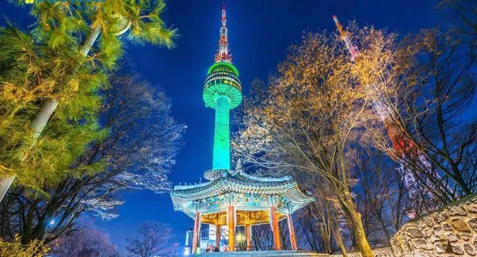Tháp N Seoul - địa điểm thu hút khách du lịch nổi tiếng (Ảnh: Internet)