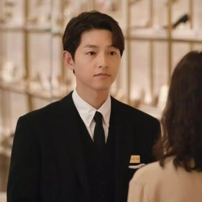Song Jong Ki xuất hiện ngắn ngủi đẹp trai không góc chết trong Little Women. Ảnh: Internet