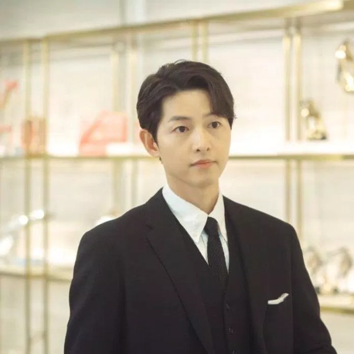 Song Joong Ki ở tuổi 37 vẫn hết sức phong độ. Ảnh: Internet