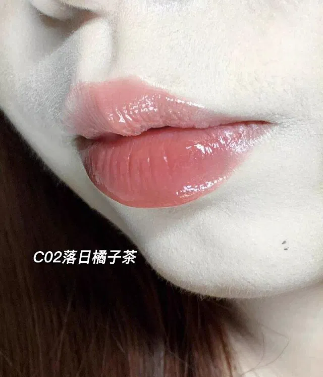 Swach son tint bóng Judydoll Ice Tea Mirror màu C02 (Ảnh: BlogAnChoi)