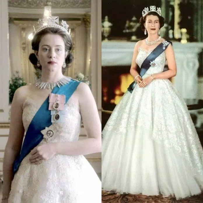 Trong buổi chụp hình cho đồng tiền mới, Nữ hoàng đã diện chiếc váy trắng cùng ruy băng và vương miện. Nguồn: internet
