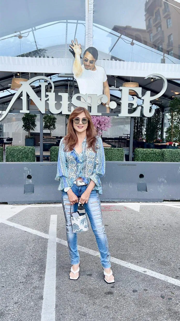 Các bộ trang phục đời thường của cô vẫn toát lên được sự sang trọng. (Nguồn: Facebook)