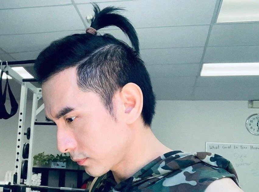 Tóc buộc nam đuôi gà. (ảnh:internet)