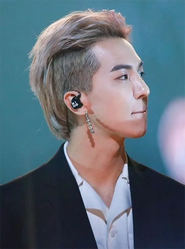 Kiểu tóc Mohican mullet là một biến thể kết hợp giữa hai kiểu tóc retro phổ biến - Mohican và mullet. (Ảnh: Internet) Kiểu tóc Mohican mullet là một biến thể kết hợp giữa hai kiểu tóc retro phổ biến - Mohican và mullet. (Ảnh: Internet)