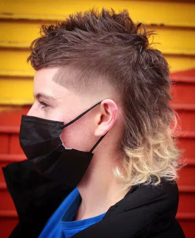 Kiểu tóc Mohican mullet là một biến thể kết hợp giữa hai kiểu tóc retro phổ biến - Mohican và mullet. (Ảnh: Internet)
