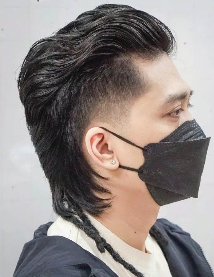 Kiểu tóc Mohican mullet là một biến thể kết hợp giữa hai kiểu tóc retro phổ biến - Mohican và mullet. (Ảnh: Internet) Kiểu tóc Mohican mullet là một biến thể kết hợp giữa hai kiểu tóc retro phổ biến - Mohican và mullet. (Ảnh: Internet)
