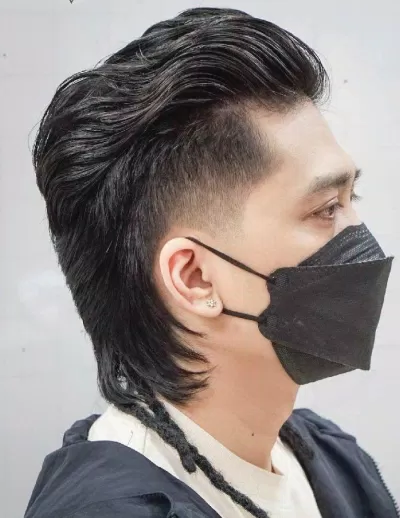 Kiểu tóc Mohican mullet là một biến thể kết hợp giữa hai kiểu tóc retro phổ biến - Mohican và mullet. (Ảnh: Internet) Kiểu tóc Mohican mullet là một biến thể kết hợp giữa hai kiểu tóc retro phổ biến - Mohican và mullet. (Ảnh: Internet)