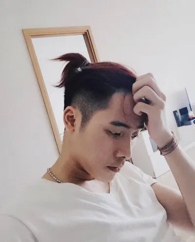 Tóc buộc nam đuôi gà. (ảnh:internet)