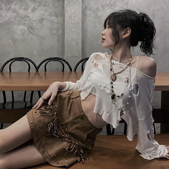 Trang trong bộ set váy vừa vintage vừa phá cách (Nguồn: Instagram)