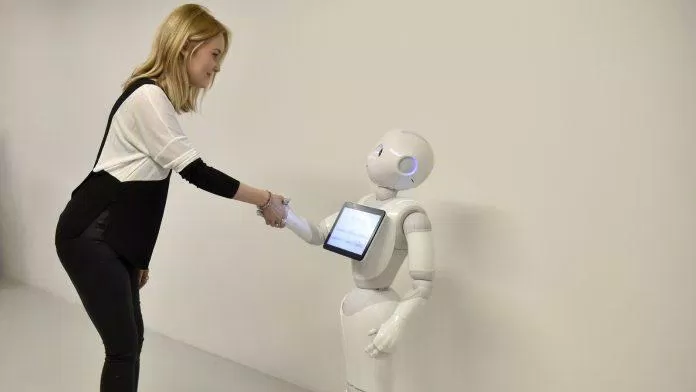 Robot và con người sẽ phát triển cùng nhau chứ không phải đối đầu (Ảnh: Internet) Robot và con người sẽ phát triển cùng nhau chứ không phải đối đầu (Ảnh: Internet)
