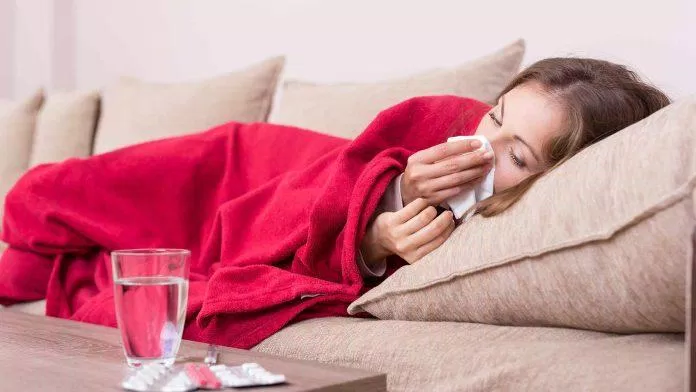 Cúm A nhẹ có thể tự khỏi khi uống nhiều nước và nghỉ ngơi đầy đủ (Ảnh: Internet)