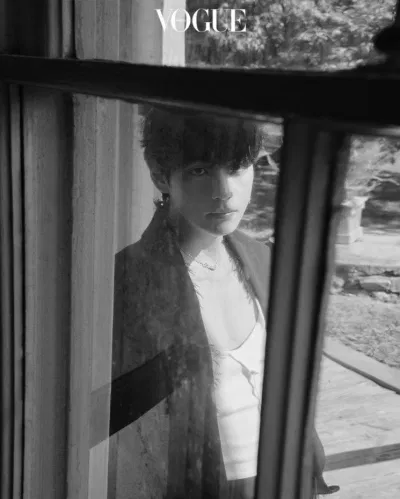 V BTS trên tạp chí VOGUE Korean. (Ảnh: Internet)