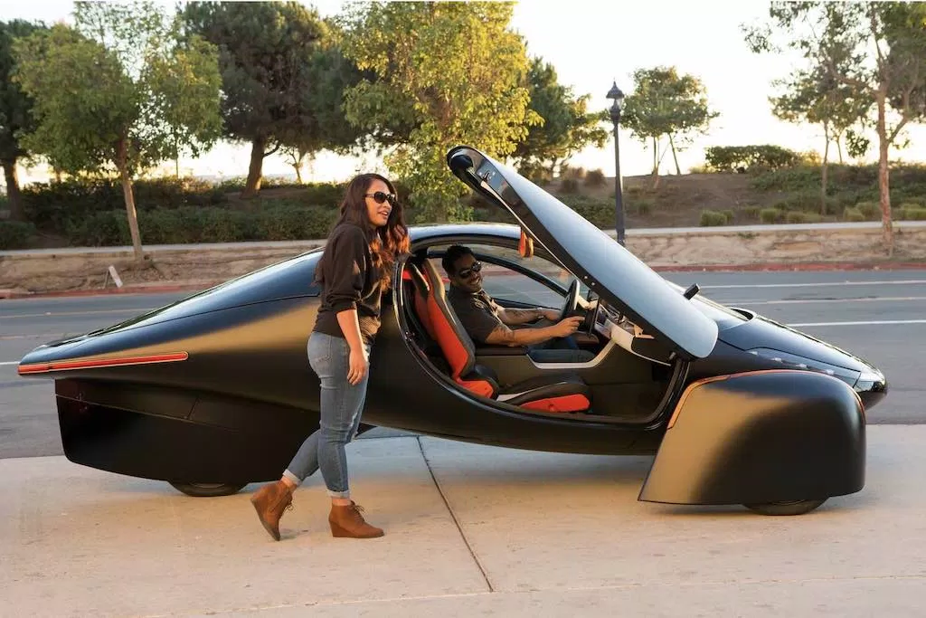 Chiếc xe điện của Aptera chạy hoàn toàn bằng năng lượng mặt trời (Ảnh: Internet) Chiếc xe điện của Aptera chạy hoàn toàn bằng năng lượng mặt trời (Ảnh: Internet)