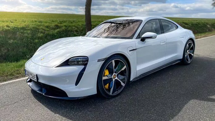 Xe điện Porsche Taycan Turbo (Ảnh: Internet) Xe điện Porsche Taycan Turbo (Ảnh: Internet)